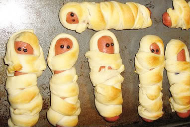 fun halloween food - pigs in a blanket - Mummy Hot Dogs