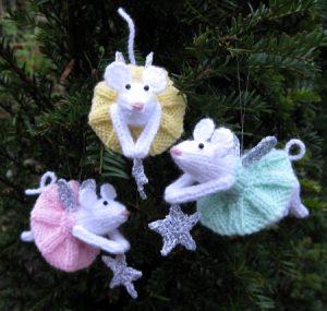 christmas-fairy-mouse-ornament-knitting-pattern
